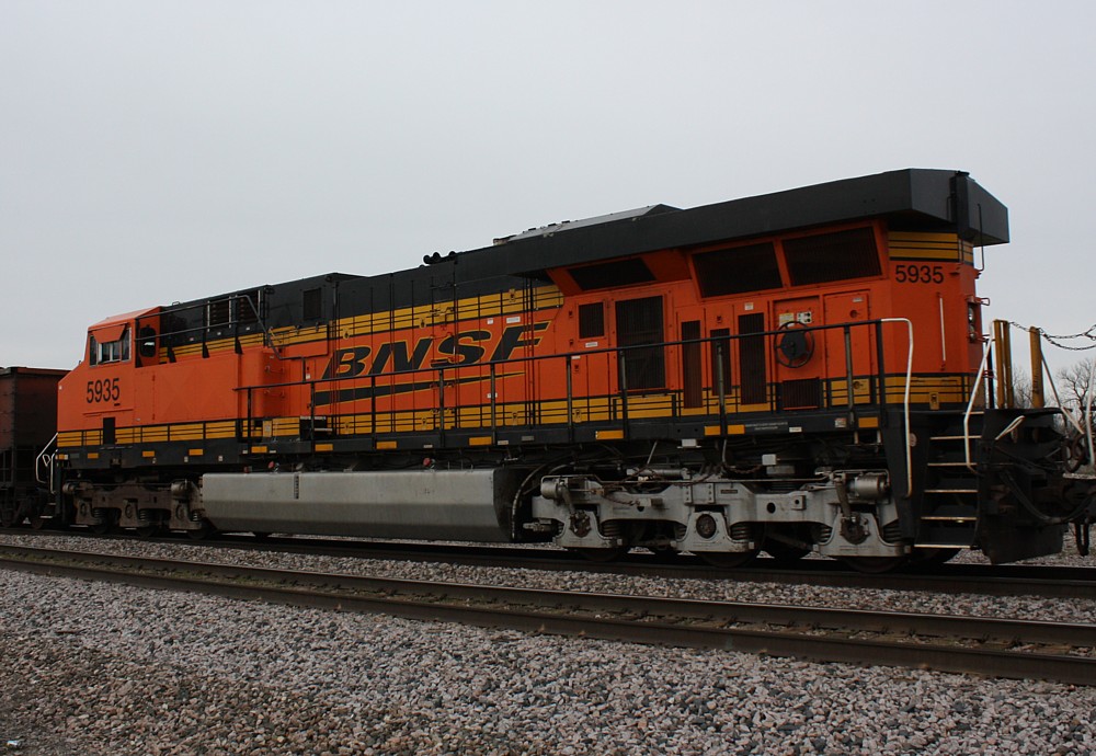 BNSF 5935